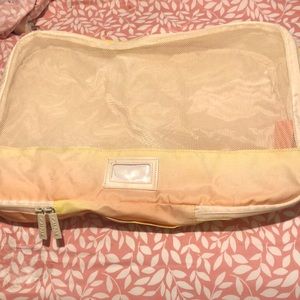 Packing cube with mesh and is holder